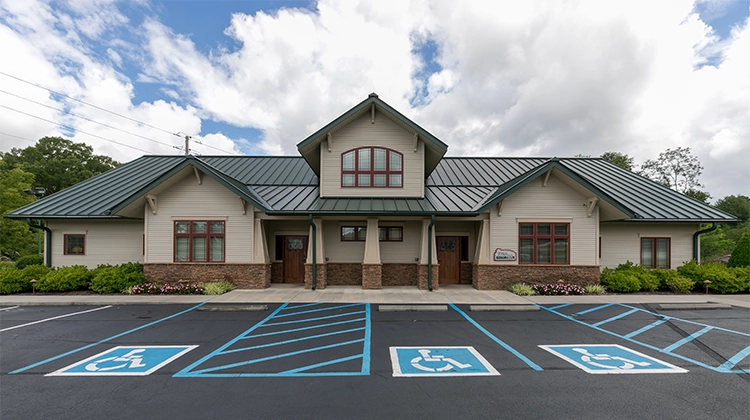 Front Of Pray Chiropractic's Office